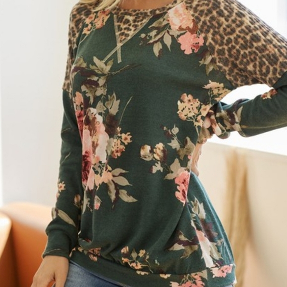 Hunter Green Floral Leopard Top - Picture 2 of 3